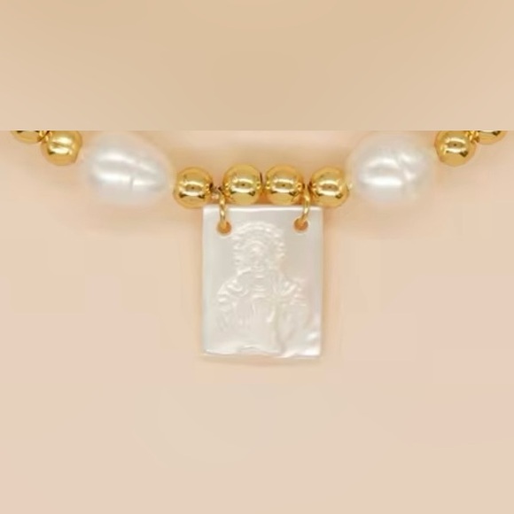 Our Lady of Grace~ Virgin de Guadelupe Mary Mother of Pearl Carved Bead Bracelet - Picture 15 of 16